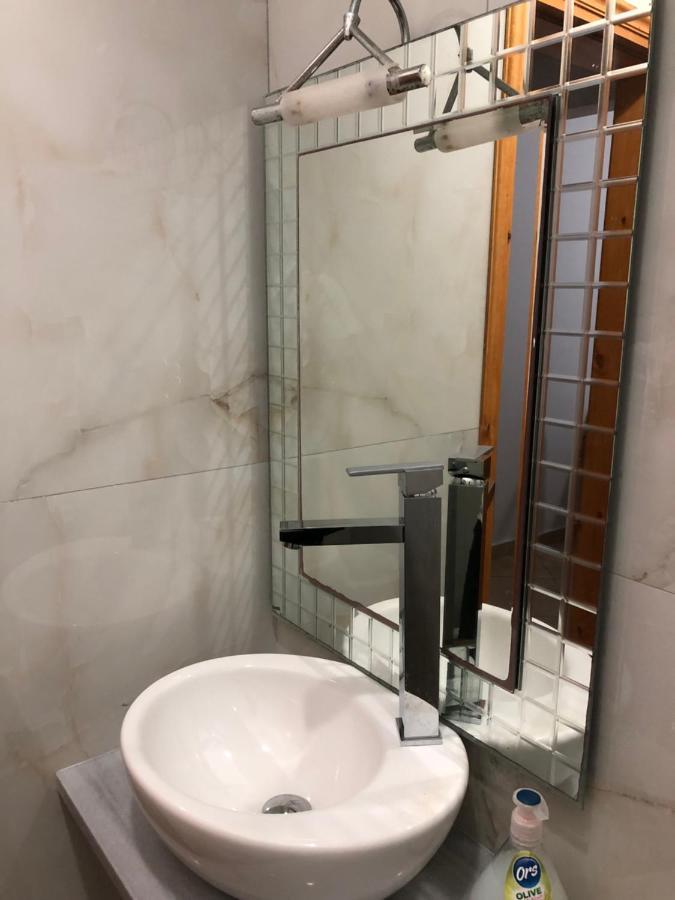 הימארה Center Hotel Pirro מראה חיצוני תמונה
