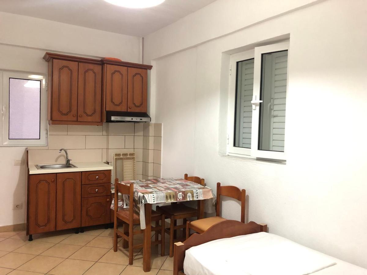 הימארה Center Hotel Pirro מראה חיצוני תמונה